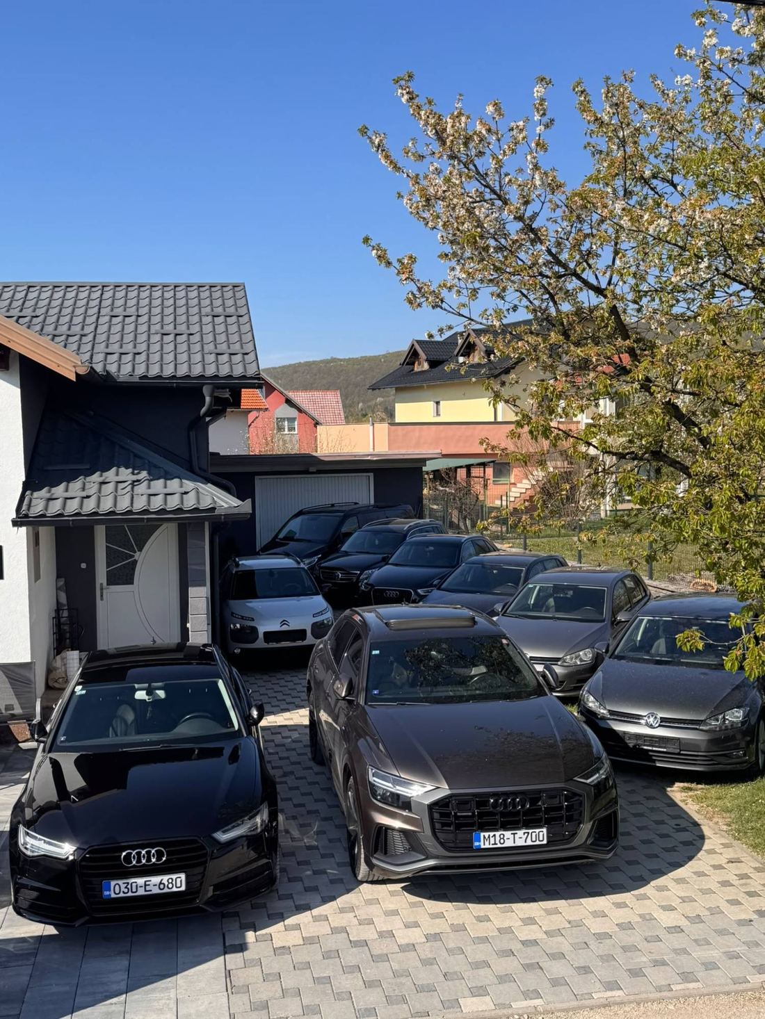Vozila A-M CARS za najam parkirana u Bihaću